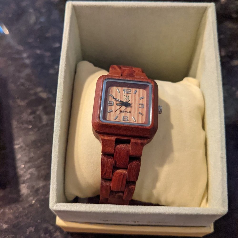 Martin & MacArthur Watch Tense Hawaii Wood #1145
